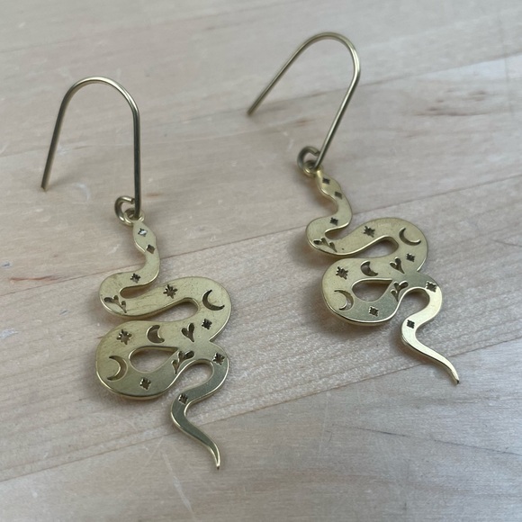 Brass cutout snake earrings - Picture 1 of 7